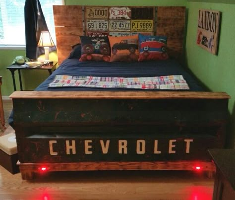 Chevy tailgate bed with license plate headboard. Truck Furniture, Truck Bedroom, Western House, Truck Room, Men Bedroom, Truck Decor, Wpap Art, Boy Rooms, Car Part Furniture