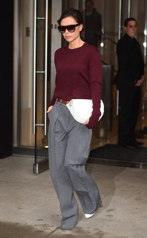 Victoria Beckham Outfits, Burgundy Outfit, Victoria Beckham Style, Victoria Fashion, Jewelry Brooch, Mode Casual, Fashion Black, 가을 패션, 2000s Fashion