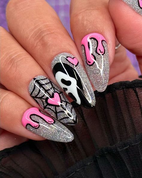 Spooky Halloween Nail Designs You Must Try 2024 - Rose idea Halloween Nails Ghostface, Gelpolish Design, Ghostface Nails, Monster High Nails, Fun Nail Ideas, Spooky Nail Designs, Spooky Nail, Nail Polish Art Designs, Reflective Nails