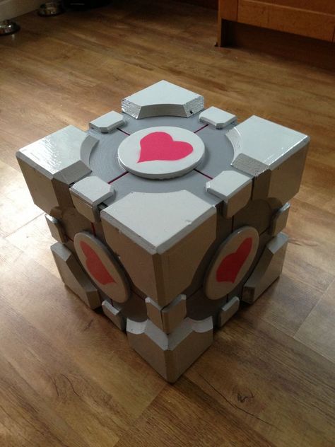 DIY Portal companion cube Portal Companion Cube, Nerd Home, Companion Cube, Aperture Science, Geek Crafts, Game Props, Diy Games, Geek Culture, In My Head