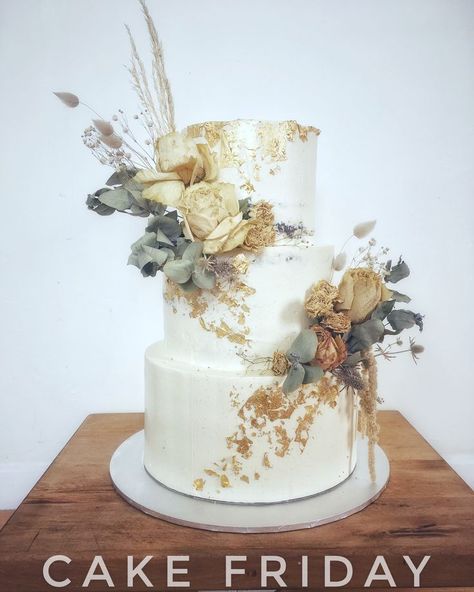 Wedding Cake Gold Leaf, Wedding Cake Gold, White And Gold Wedding Cake, Textured Wedding Cakes, Gold Leaf Cakes, Wedding Cake Prices, Wedding Cake Photos, Floral Wedding Cake, Floral Wedding Cakes