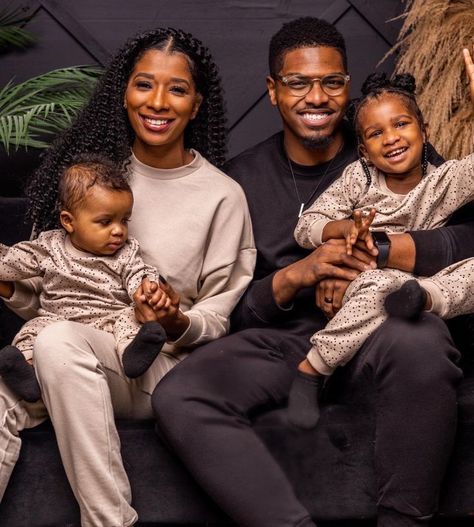 Black family causal sweatsuit photoshoot. Sweat Suit Family Photos, Sweats Family Photoshoot, Sweatpants Family Photoshoot, Casual Studio Photoshoot, Sweatsuit Photoshoot, Family Photoshoot Black People, Black Family Photoshoot Picture Ideas, Sweater Family Photos, Earth Tone Family Pictures Outfits