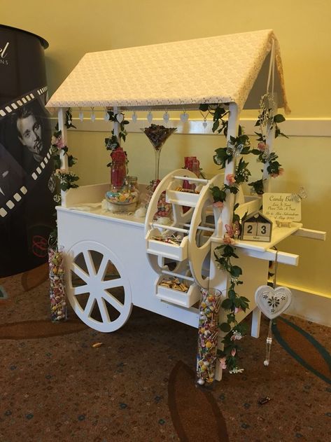 7/mar/2017 - how to build a candy cart - Google Search Wedding Candy Cart, Chocolate Caramel Apples, Sweet Cart, Candy Car, Leftover Halloween Candy, Sweet Carts, Nostalgic Candy, Candy Cart, Flower Cart