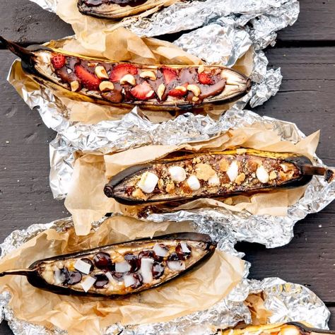 Campfire Banana Boats, Campfire Bananas, Blueberry Clafoutis, Easy Campfire Meals, Campfire Snacks, Campfire Breakfast, Banana Boats, Campfire Desserts, Camping Desserts