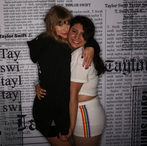 @wtmswifty13: I LOOK LIKE A MESS BUT OH MY GOD TAYLOR I LOVE YOU SO MUCH Rep Room, Taylor Swifr, Swift Aesthetic, American Queen, Reputation Era, Best Hug, Stadium Tour, Bonnie N Clyde, Teenage Daughters