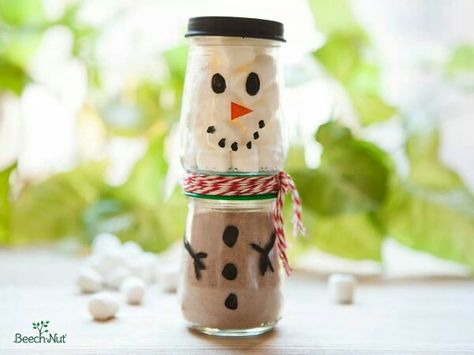 Beechnut jar diy hot chocolate snowman Beech Nut Jars Ideas, Beechnut Baby Food Jars Crafts, Baby Jar Crafts, Snacks For Babies, Mason Jar Gifts Recipes, Baby Formula Cans, Chocolate Snowman, Hot Chocolate In A Jar, Vendor Fair