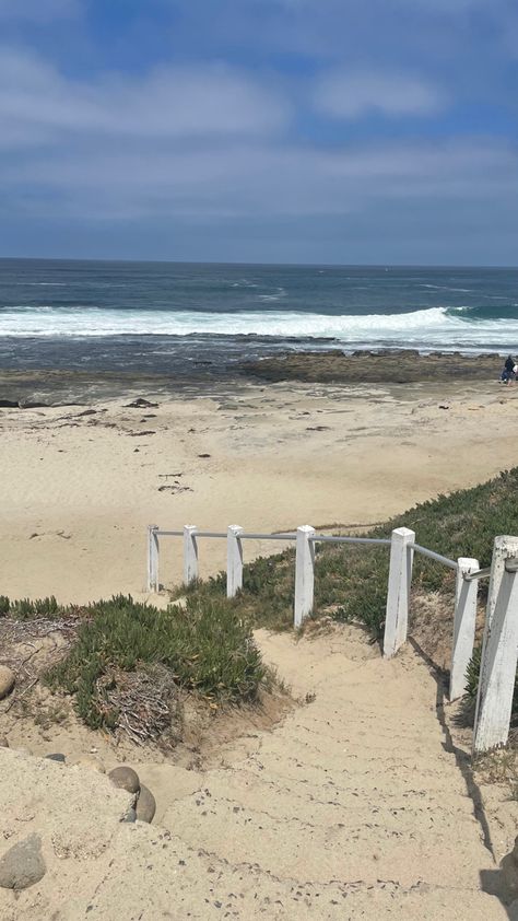 la jolla beach visual walking down steps to sandy beach and rocks in san diego california San Diego Beach Aesthetic, Sandiego Beaches, Seaworld San Diego Aesthetic, Sand Diego, San Diego Surfing, San Diego Ocean Beach, Oceanside Beach, La Jolla Beach, Beach San Diego