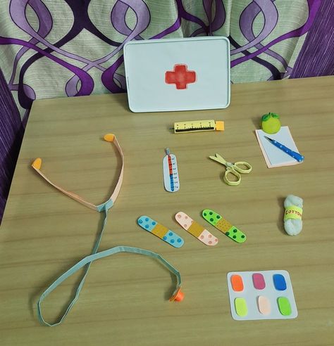 Diy: stethoscope, injection, thermometer, scissors, notepad, Bandages, cotton & pills! Diy Stethoscope, Abayas Fashion, Diy Paper, Note Pad, Quick Saves