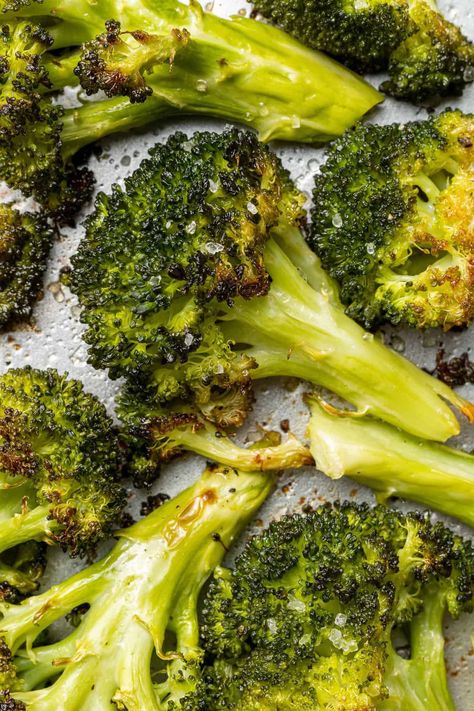 Roasted broccoli is the best broccoli ever! Once you learn how to roast broccoli, you may never go back to any other method. It's easy to make and the best broccoli you'll ever taste. How To Roast Broccoli, Roast Broccoli, Roast Frozen Broccoli, Roasted Garlic Recipe, The Best Broccoli, Best Broccoli, Roasted Broccoli Recipe, Broccoli Quiche, Garlic Recipe