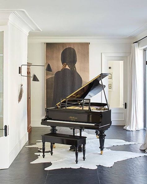 Living Room With A Piano, Grand Piano Decor, Piano Room Design, Grand Piano Living Room, Grand Piano Room, Piano Room Decor, Piano Living Rooms, Piano Decor, Grand Pianos