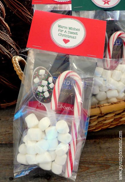 Joyously Domestic: Holiday Hot Cocoa Kits with Homemade Stir Spoons (Includes FREE Printable Labels) Joululahjat Diy, Hot Cocoa Gift, Hot Chocolate Spoons, Hot Chocolate Gifts, Cocoa Gift, Hot Chocolate Gift, Chocolate Spoons, Cocoa Christmas, Christmas Food Gifts