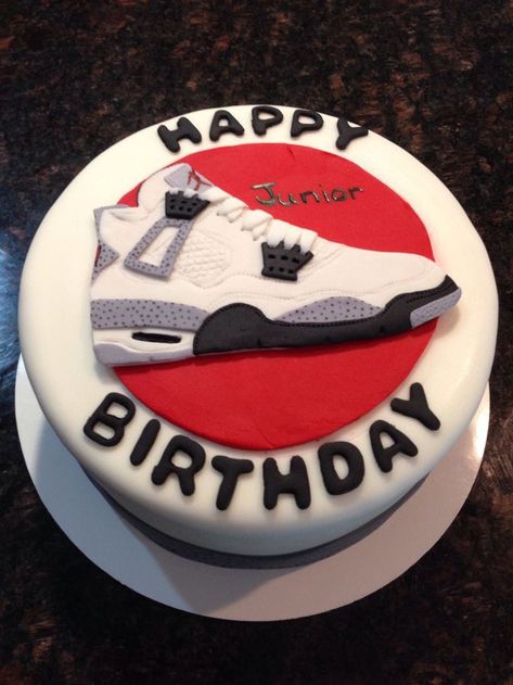 Jordan Cake Ideas, Air Jordan Shoe Cake, Sneaker Cake Ideas, Jordan Birthday Cake, Air Jordan Cake, Michael Jordan Cake, Nike Cake, 21st Cakes, Jordan Cake