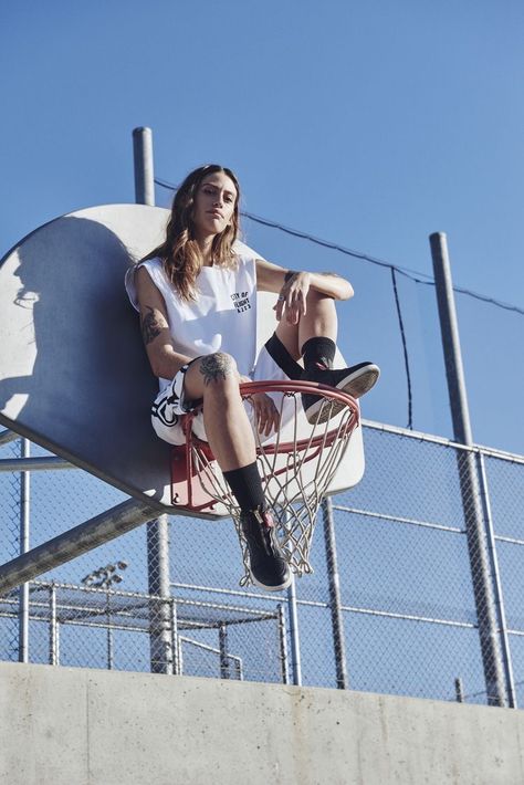 Basketball Court Photoshoot, Basketball Senior Pictures, K Pop Idol, Bola Basket, Basketball Photos, Basketball Photography, Basketball Pictures, Basketball Girls, Photoshoot Dress