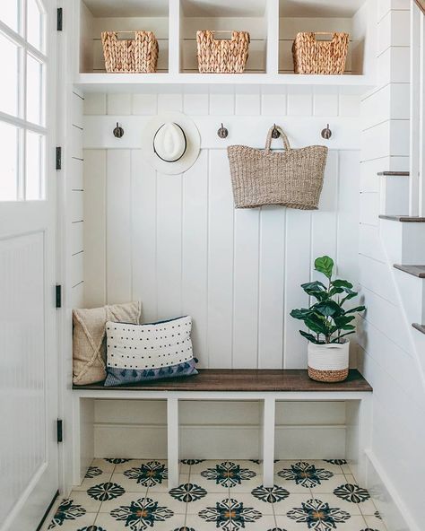 6 mudrooms designed to bring beauty and functionality to the home—follow the link! (Photography: Maria DeForrest, Interior designs: Marnie Oursler) https://thecottagejournal.com/6-mudrooms-designed-bring-beauty-functionality-home/ Beach House Mud Room, Beach House Mudroom, Pool Bathroom Ideas, Cottage Mudroom, Dream Home Beach, House Mudroom, Front Porch Garden, Farmhouse Design Ideas, Catholic Home Decor