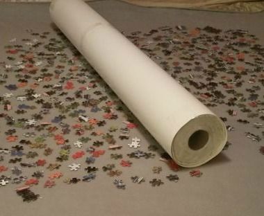 A cheap homemade puzzle caddy. Puzzle Roll Up Mat, Jigsaw Puzzle Table, Charles Wysocki, Puzzle Table, Puzzle Mat, Diy Puzzles, Dirt Cheap, Table Plans, Diy Home Crafts