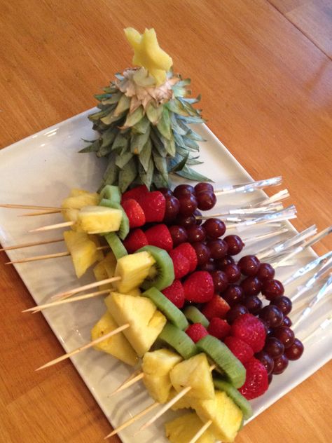 Christmas Fruit Kabobs with pineapple tree--cute! Christmas Fruit Kabobs For Party, Holiday Fruit Kabobs, Christmas Fruit Skewers, Christmas Fruit Kabob, Christmas Fruit Cabob, Christmas Fruit Kabobs, Christmas Fruit Skewers For Kids, Christmas Kabobs, Santa Fruit Skewers