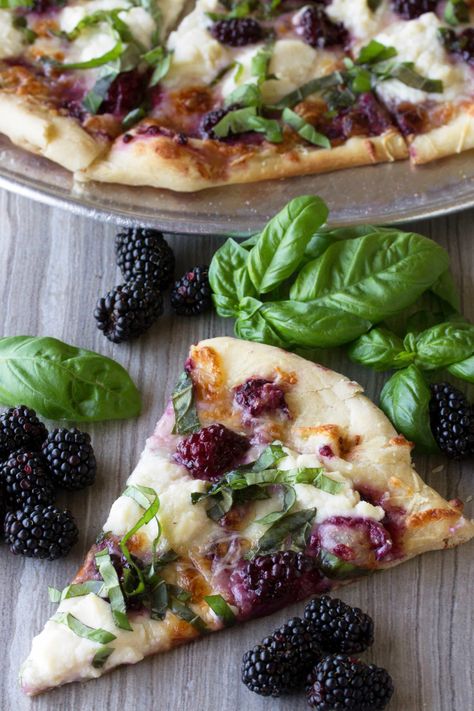 Pizza Gourmet, Ricotta Pizza, Tarte Fine, Flatbread Recipes, Pizza Recipes Homemade, Pizza Party, Pizza Recipes, Appetizer Snacks, The Table