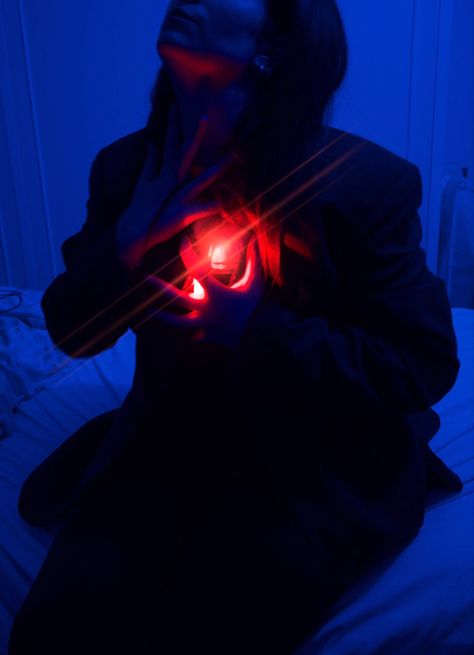 Glowing Heart Photography, Dreary Aesthetic, Red Light Area, Photoshoot Lights, Neon Photography, Oc Board, Paintings Ideas, Light Girls, Art Spiritual