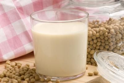 Does Soy Milk Contain Calcium? Soy Milk Benefits, Protein Shakes For Women, Best Probiotic Foods, Dairy Intolerance, Milk Benefits, Best Probiotic, Dairy Free Diet, Probiotic Foods, Milk Alternatives