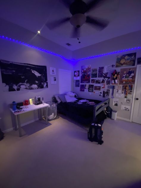 Hypebeast Gaming Setup, Hybeast Room Ideas, Trap Rooms Aesthetic, Guys Room Aesthetic Led Lights, Boys Gaming Bedroom Ideas, Bedroom Layouts For Small Rooms, Black Room With Purple Led Lights, Hypebeast Room, Bedroom Design Inspiration