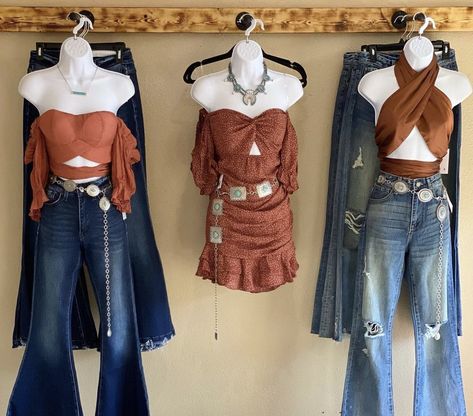 Ranchero Outfits Women, Mexican Clothing Style, Takuachita Outfits, Fits Ideas, Outfits For Mexico, Country Style Outfits, Latina Fashion Outfits, Western Wear Outfits, Cute Country Outfits