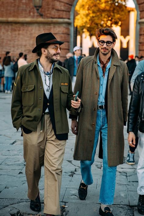 Pitti Street Style Men, Tweed Jacket Outfit Street Style, Fall 2023 Men Outfit, Mens Style Fall 2023, Men Layering Outfits Street Styles, Italian Mens Street Style, Pitti Uomo Winter, Pitti Uomo Street Style 2023, Pitti Uomo 2024 Winter