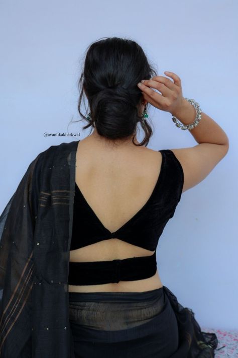 Variety Blouse Designs, Sarees For Black Blouse, Fancy Blouse Back Neck Designs, Modle Pose Photography Female, Latest Model Blouse Designs Back Neck, Sleeveless Blouse Back Designs, Latest Blouse Ideas, Blouse Designs Cotton, Fancy Saree Blouse Designs Latest