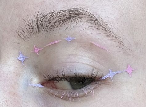 Light Purple Eyeliner, Pastel Graphic Liner, Lilac Eyeliner, Simple Graphic Liner, Eyeliner Idea, Purple Liner, Purple Eyeliner, Purple Graphic, Graphic Eyeliner