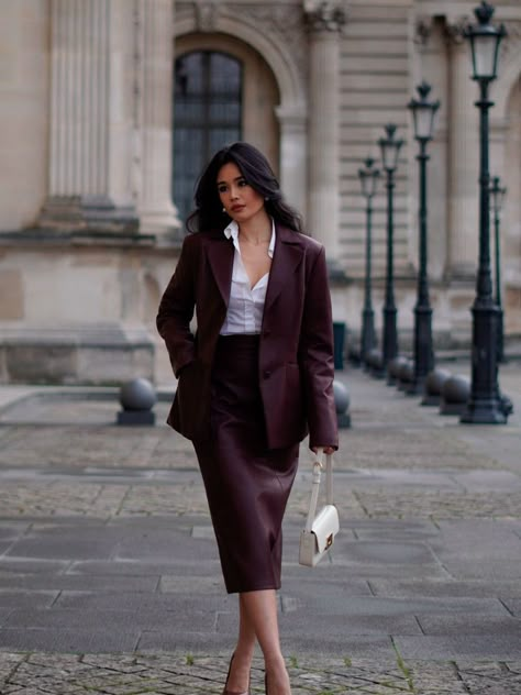 Skirt Suit Outfit, Slip Outfit, Shades Of Burnt Orange, Conference Outfit, Corporate Outfit, Lawyer Outfits, Purple Suit, Fitted Midi Skirt, Outfits Women Casual