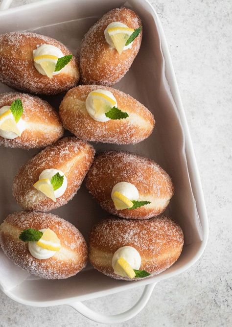 Brioche Doughnuts, Dessert Aux Fruits, Homemade Donuts, Doughnut Recipe, Fried Dough, Think Food, Lemon Cream, Donut Recipes, Beignets