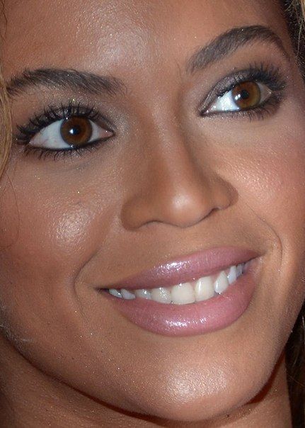 Beyonce Smile, Beyonce Eyes, Beyonce Skin, Beyonce Makeup, Glossy Lips Makeup, Celebrity Skin Care, Celebrity Skin, Beyonce Knowles, Glossy Lips