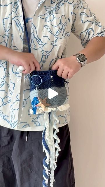 Crochet Fish Bag Free Pattern, Shark Bag Crochet, Fish Bag Pattern, Crochet Jellyfish Bag, Crochet Fish Bag, Crochet Stuffed Animals Jelly Fish, Fish Bag, Crocheted Jellyfish, Fish In A Bag