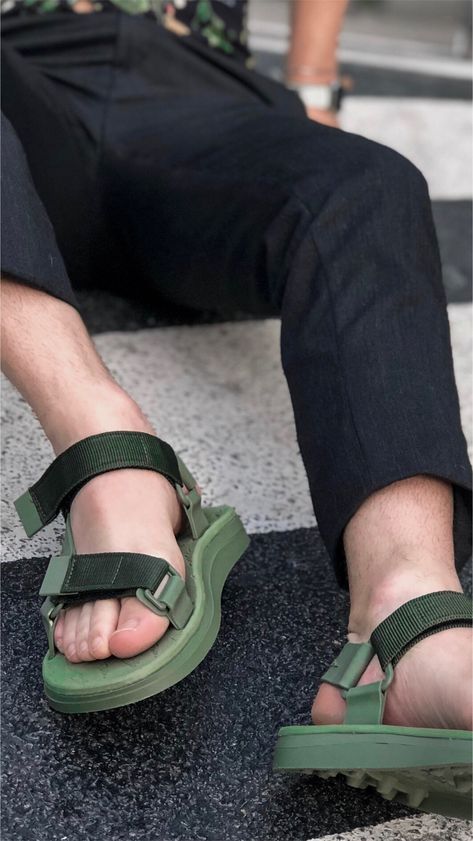 Japan Fashion Street, Toe Ring Sandals, Gents Fashion, All Nike Shoes, Sneaker Art, Fashion Slippers, Aesthetic Shoes, Sneakers Blue, Sport Sandals