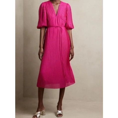 Banana Republic Pink Pleated Maxi Dress Size Xl Armpit To Armpit 27" Length 49" Coronation Fashion, Party Dress Inspiration, Bohemian Wedding Guest, Pink Long Sleeve Dress, Black Tie Formal, Spring Wedding Guest, Pink Banana, Feminine Romantic, Garden Party Dress