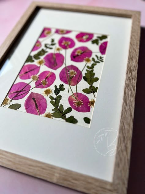 Pressed Eucalyptus, Framed Pressed Flowers Diy, Pressed Flower Collage, Press Flowers Diy, Flower Press Art, Flower Pressing, Pressed Flower Art Picture Frames, Dried Flowers Crafts, Pressed Flowers Frame