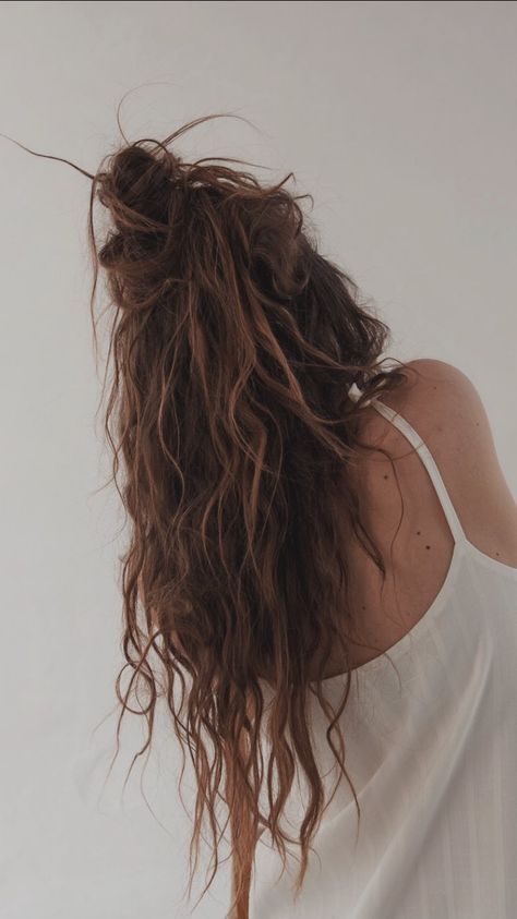 Beachy Brunette Hair, Natural Beach Hair, Long Hairstyles, Boho Hairstyles, Hair Envy, Long Curly Hair, Long Curly, Beach Hair, Aesthetic Hair