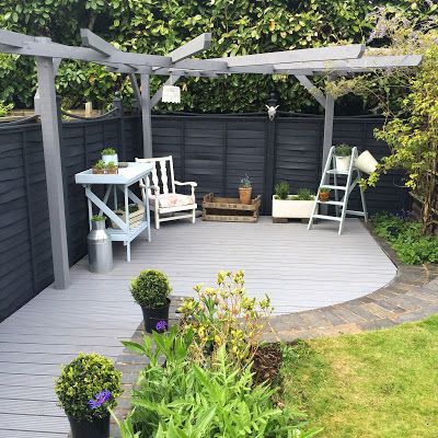 thevintagehousethatcould...: Garden days........ Garden Seating Area, Small Patio Garden, Back Garden Design, Pergola Garden, Modern Garden Design, Pergola Patio, Deck Garden, Small Garden Design, Cool Ideas