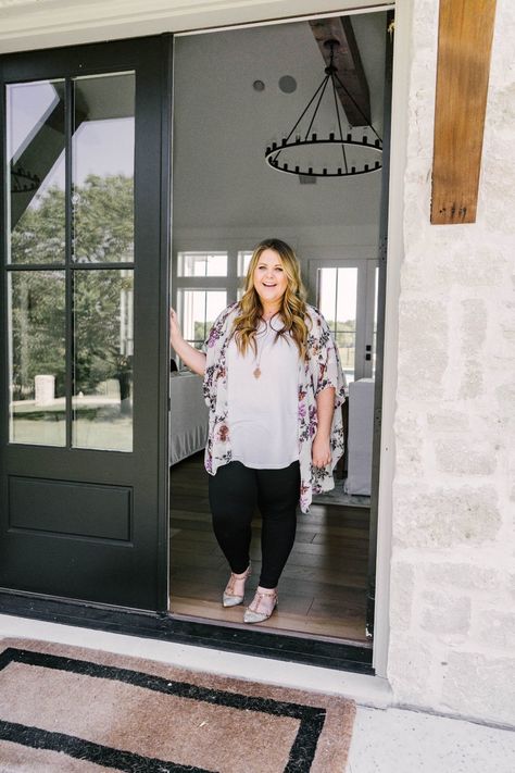 Modern Farmhouse Tour with Texas Forever Farmhouse — Farmhouse Living Laundry Room Paint Color, Barn House Interior, Decorating A New Home, Texas Forever, Farmhouse Interior Design, Modern Farmhouse Home, Farmhouse Inspiration, Modern Farmhouse Design, Modern Farmhouse Living Room