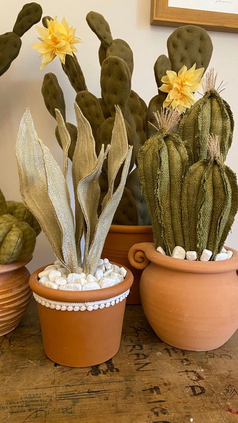 Fabric Cactus Diy Patterns, Diy Cactus Decor, Fabric Succulents, Fabric Cactus, Diy Cactus, Cactus Craft, Fabric Plants, Felt Succulents, Felted Crochet