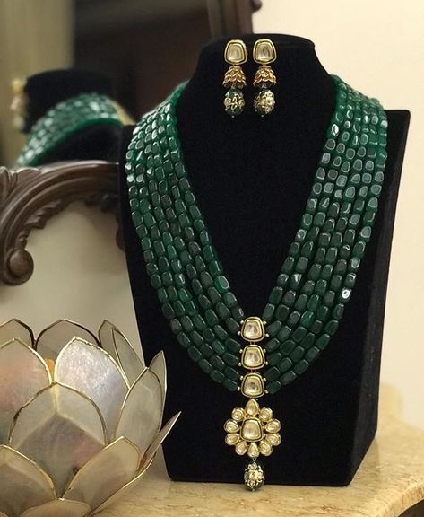 Whatsapp on +😇😇+918859260806👍for Order & anny Inquari 📲📱#jewelestheswati #newarrivals #bollywood #earrings #bangles #desi #collections… Bollywood Earrings, Collar Verde, Green Beaded Necklace, Indian Necklace, Indian Jewelry Sets, Kundan Necklace, Pakistani Jewelry, Indian Wedding Jewelry, Bridal Jewellery Indian