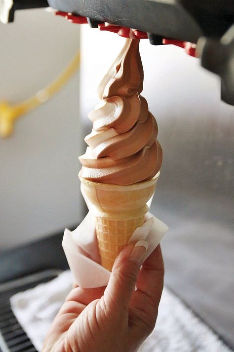 Soft Ice Cream Photography, Scoop Troop, Soft Serve Cone, Es Cream, Soft Ideas, Cream Photography, Masterchef Junior, Ice Cream Photography, Trollhunters Characters