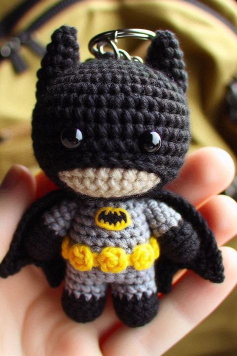 Create your own crochet Dark Knight keychain with this easy-to-follow tutorial. A perfect accessory for superhero fans and crochet lovers! Crochet Batman Amigurumi Free Pattern, Batman Crochet Keychain, Crochet Batman Keychain, Marvel Crochet Ideas, Batman Amigurumi Free Pattern, Crochet Batman Free Pattern, Batman Crochet Pattern Free, Crochet Keychain For Boys, Easy Crochet Amigurumi Free Patterns