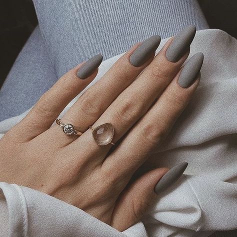 Exploring Chic Matte Nail Colors for Winter 2023-2024 16 Ideas - women-club.online Nail Colors For Winter, Detailed Nails, Matte Nail Colors, Nails Press Ons, Iron Woman, Matte Nail, Short Coffin, Nail Prep, Nail Colors Winter