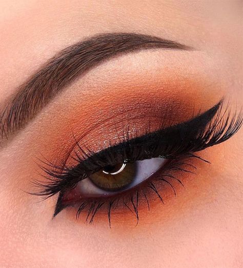 22. Burnt Orange Eye Makeup Looking for the best eyeshadow eye makeup trends 2021. Whether smokey, Euphoria or soft glam eye makeup looks we’ve... Burnt Orange Eye Makeup, Glam Eye Makeup Looks, Burnt Orange Eyeshadow, Eye Makeup Trends, Orange Eyeshadow Looks, Brown Eyeshadow Looks, Fall Eyeshadow Looks, Orange Eye Makeup, Glam Eye Makeup