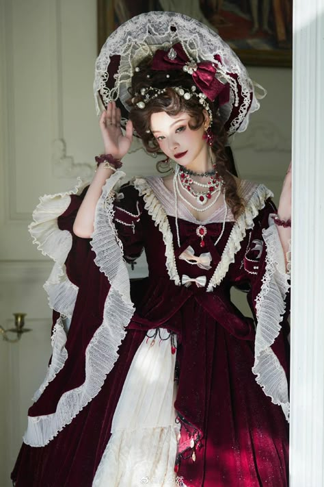 Aristocrat Dress, Outfit Ideas Character, Fantasy Court, Victorian Style Dresses, Royal Concept, Rococo Aesthetic, French Dresses, European Outfits, Noble Woman