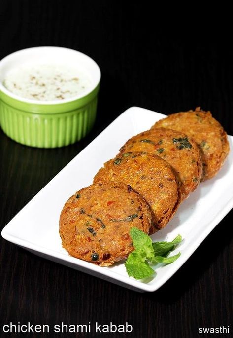 Chicken Shami Kabab, Reshmi Kebab, Ramadan Snacks, Shami Kabab Recipe, Beef Keema, Pakistani Foods, Non Veg Snacks, Capsicum Recipes, Shami Kabab