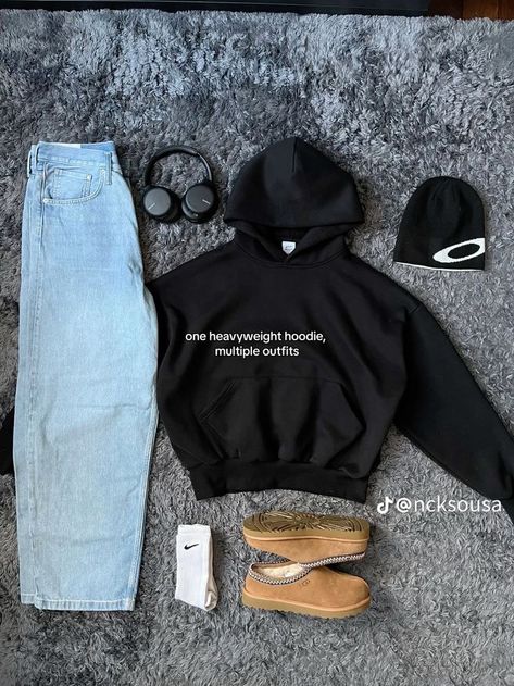 Men’s Fall Outfits Uggs, Zara Outfit Men Summer, Ugg Fits Men, Ugg Outfits Men, Men’s Causal Outfits, Jeans And Hoodie Outfit Casual, Fall Outfits Men Aesthetic, Men All Black Outfit, Guy Outfit Ideas