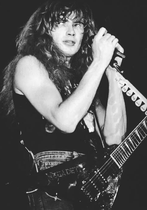 Dave Mustaine, Playing Guitar, A Man, Guitar, Hair