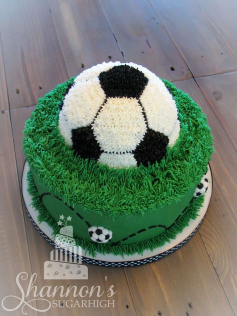 Football Cupcake Cakes, Soccer Ball Cake, Birthday Cupcakes Boy, Soccer Birthday Cakes, Soccer Cake, Soccer Birthday Parties, Sport Cakes, Football Cake, Soccer Birthday