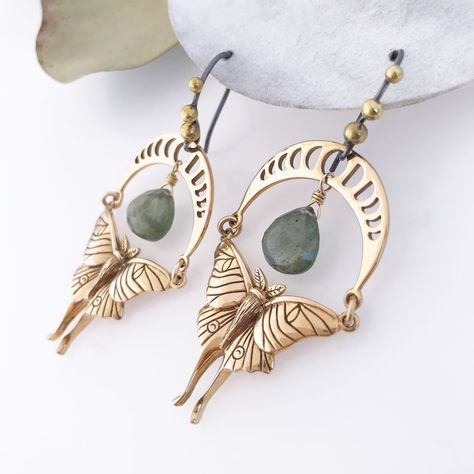 Bronze Luna Moth and Moon Phase Earrings With Green Moss - Etsy Genderfluid Fashion, Crystal Ideas, Moth Jewelry, Blessing Ceremony, Moth Earrings, Sterling Silver Star Earrings, Wire Wrapped Jewelry Diy, Candy Jewelry, Luna Moth